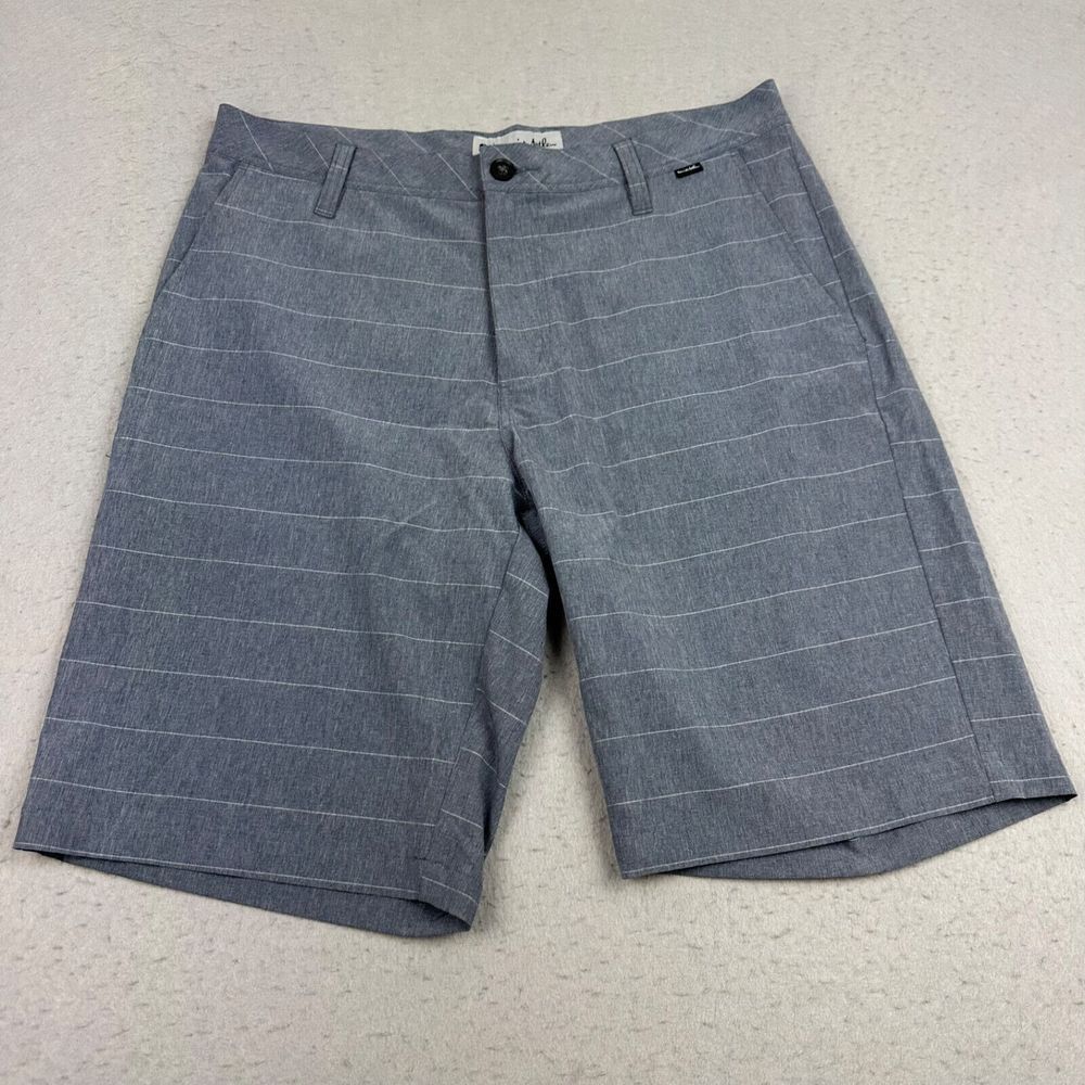 Travis Mathew Shorts Men's 32 Gray Stripe Performance Stretch Golf 10" Inseam